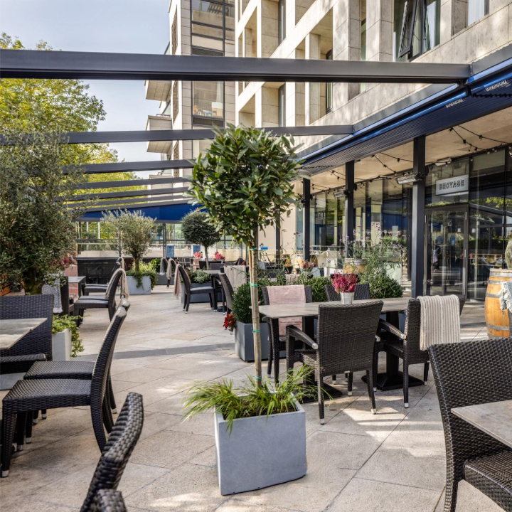 Broyage Bar, Bistro & Terrace