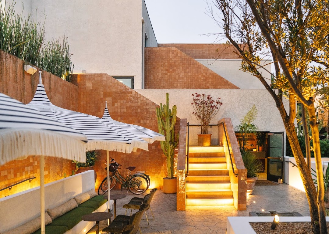 Silver Lake Pool & Inn in Los Angeles