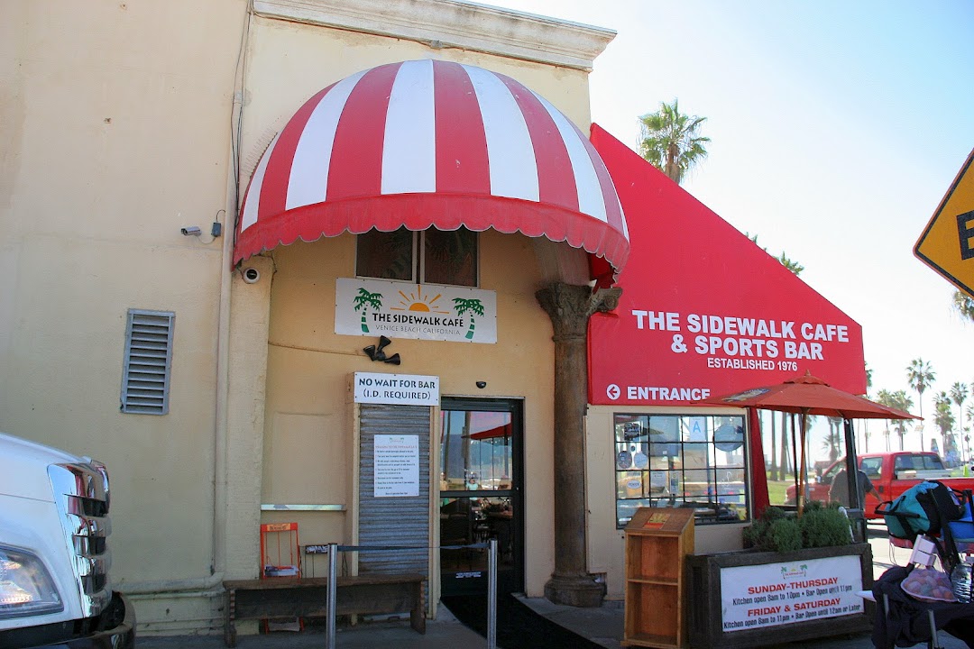 The Sidewalk Cafe in Los Angeles