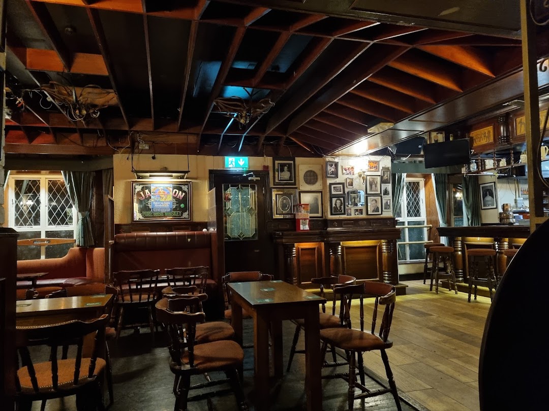 Teach Hiúdaí Beag Bar and Accommodation