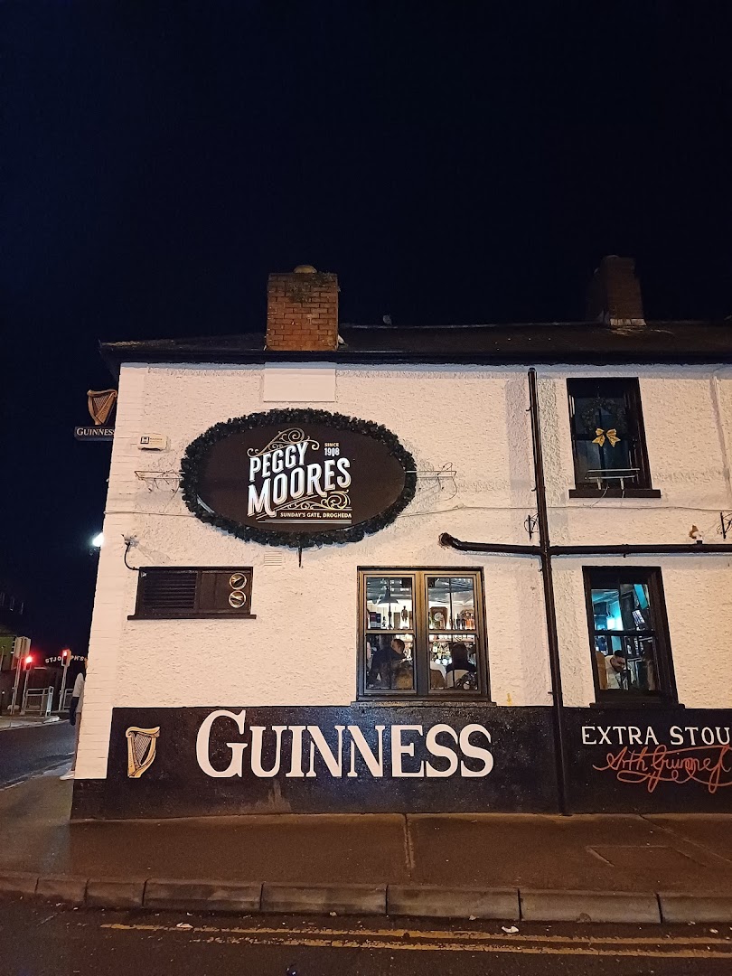 Peggy Moores Pub, Bar Food & Hostel