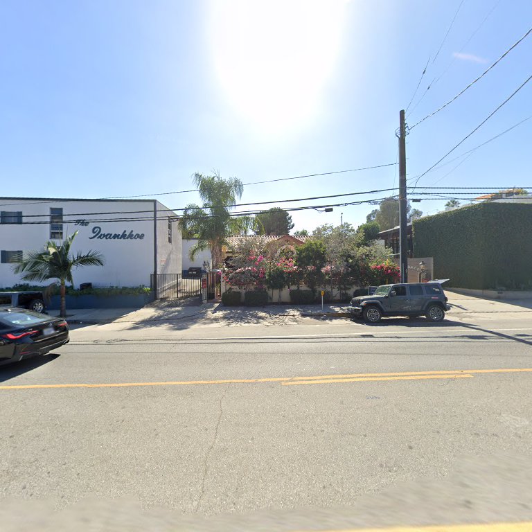 2838 Rowena Ave in Los Angeles