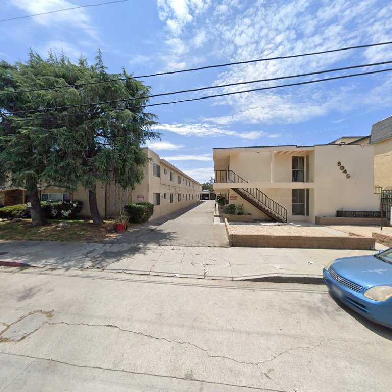 Modern 1BR Near Universal Studios Pool Gym Parking WiFi in Los Angeles